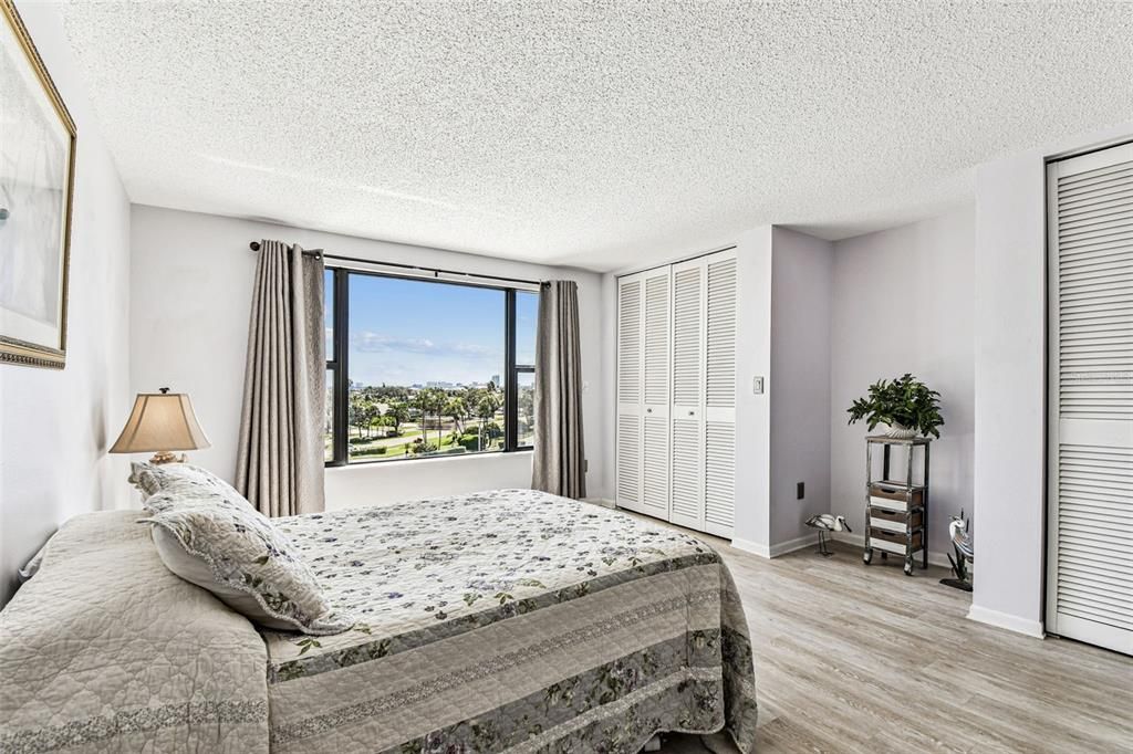 For Sale: $439,000 (2 beds, 2 baths, 1866 Square Feet)