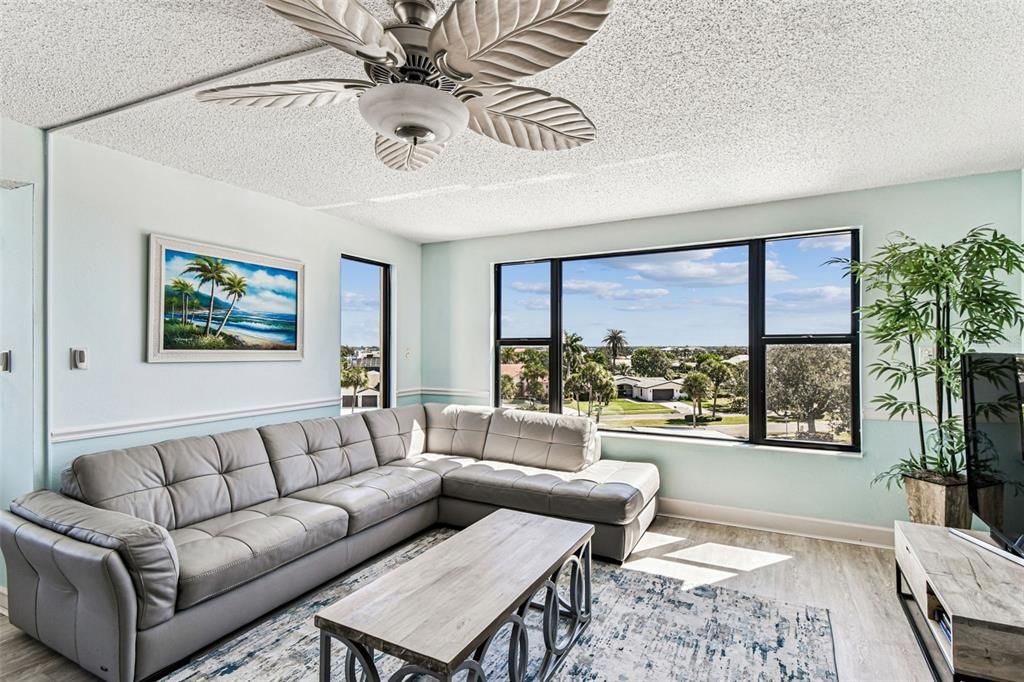 For Sale: $439,000 (2 beds, 2 baths, 1866 Square Feet)