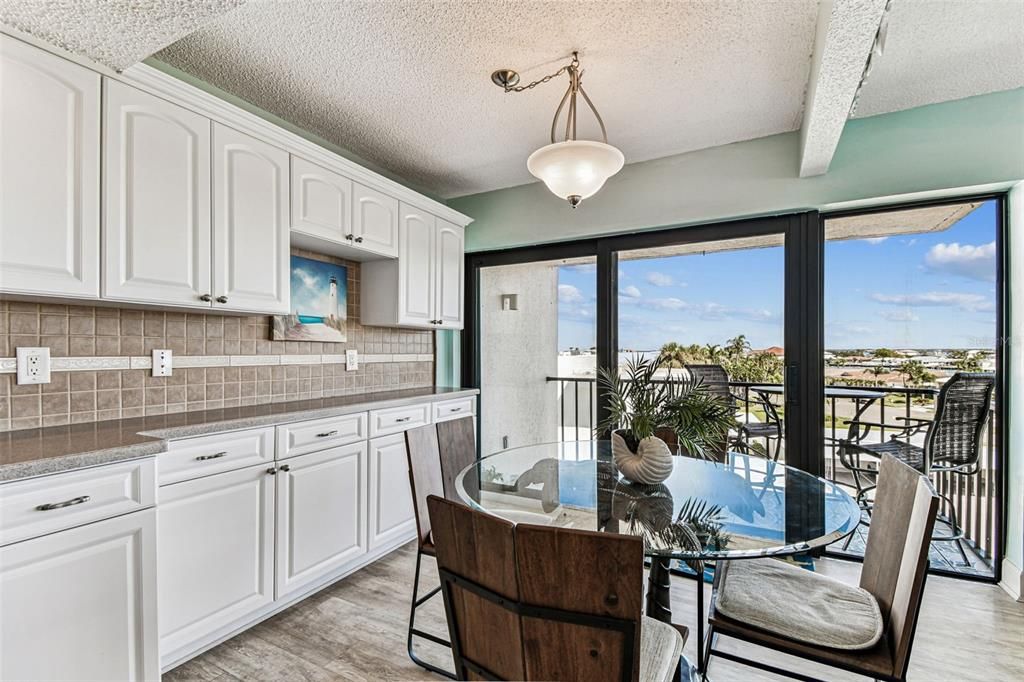 For Sale: $439,000 (2 beds, 2 baths, 1866 Square Feet)