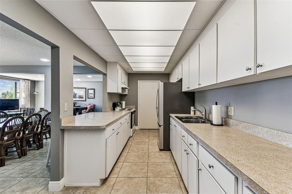 For Sale: $439,000 (2 beds, 2 baths, 1866 Square Feet)