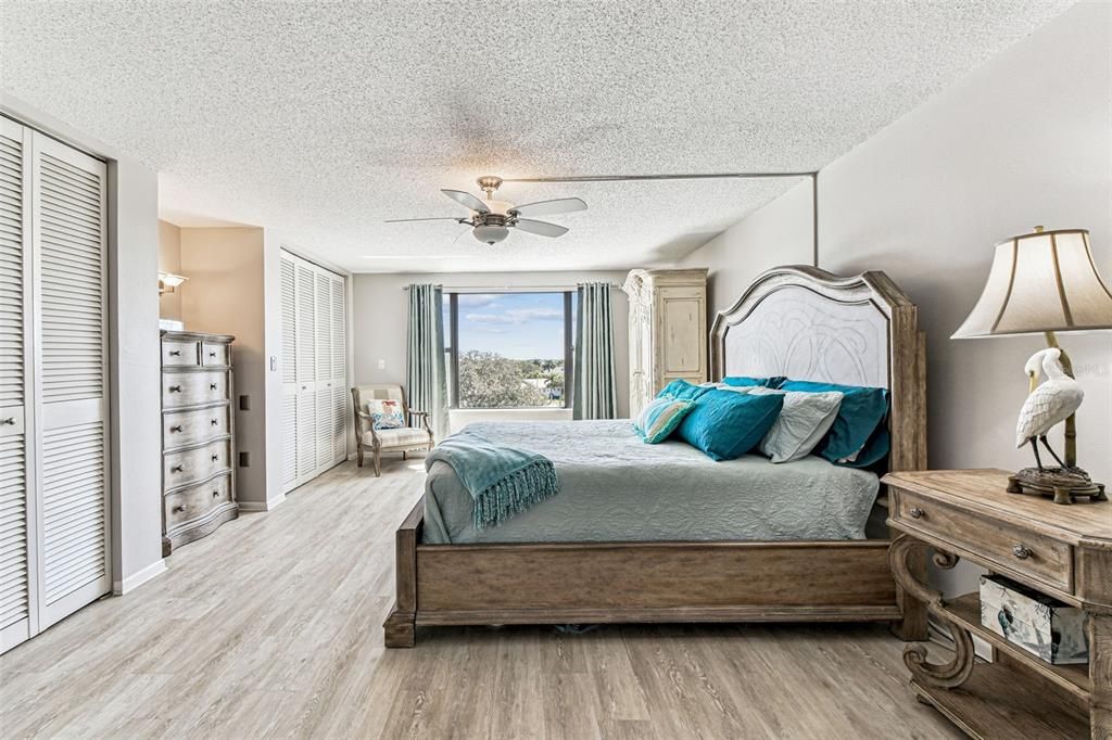 For Sale: $439,000 (2 beds, 2 baths, 1866 Square Feet)