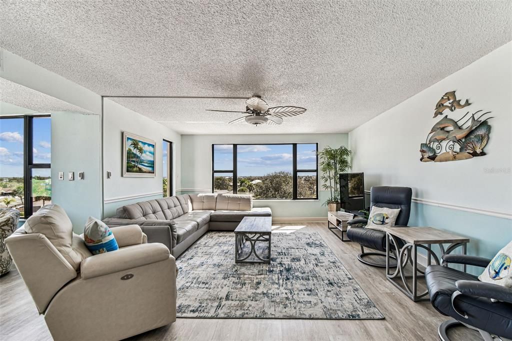 For Sale: $439,000 (2 beds, 2 baths, 1866 Square Feet)