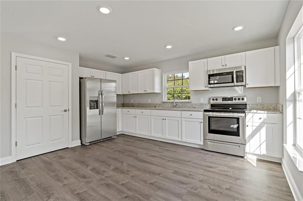 Active With Contract: $1,850 (3 beds, 2 baths, 1000 Square Feet)