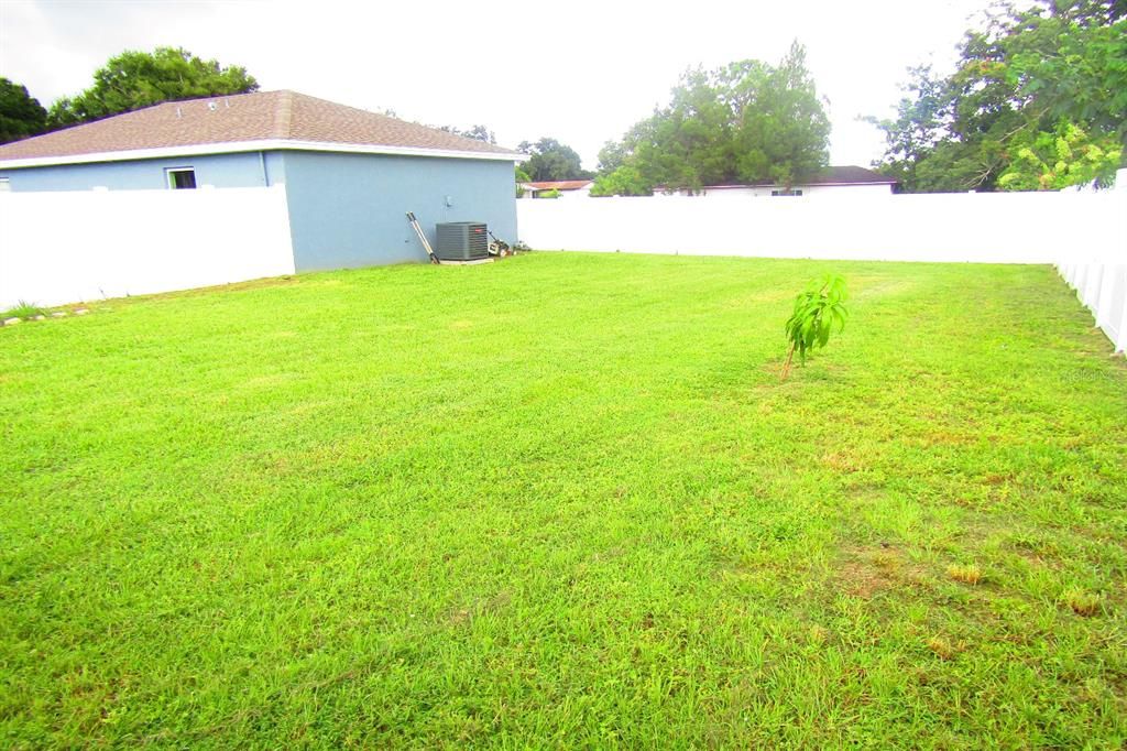 Active With Contract: $1,850 (3 beds, 2 baths, 1000 Square Feet)