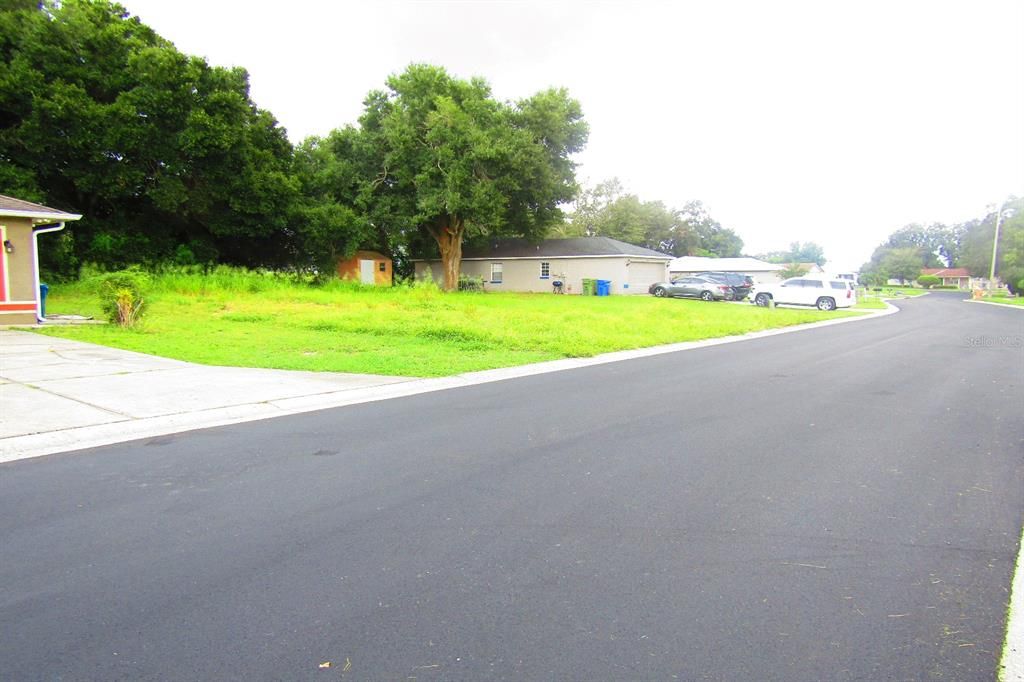 Active With Contract: $1,850 (3 beds, 2 baths, 1000 Square Feet)