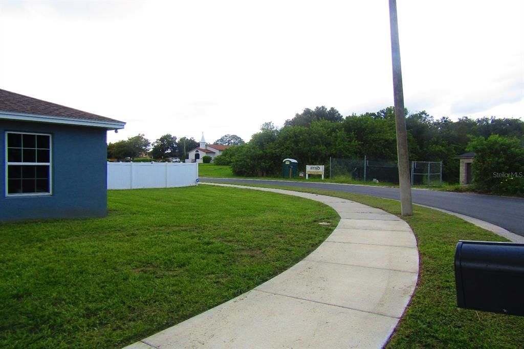 Active With Contract: $1,850 (3 beds, 2 baths, 1000 Square Feet)