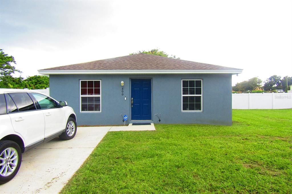 Active With Contract: $1,850 (3 beds, 2 baths, 1000 Square Feet)