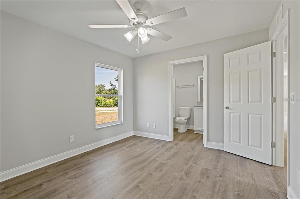 Active With Contract: $1,850 (3 beds, 2 baths, 1000 Square Feet)