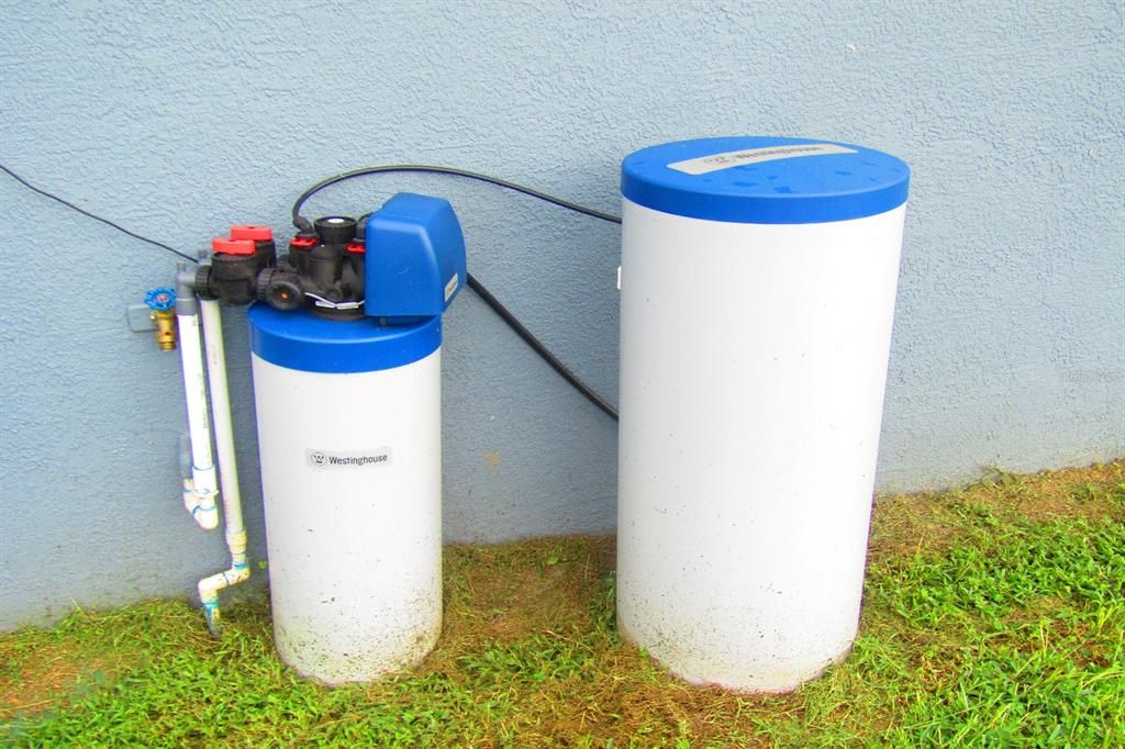 Active With Contract: $1,850 (3 beds, 2 baths, 1000 Square Feet)