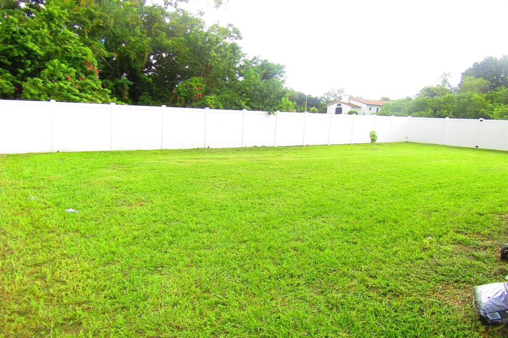 Active With Contract: $1,850 (3 beds, 2 baths, 1000 Square Feet)