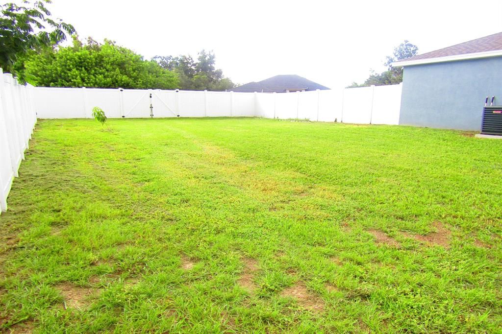 Active With Contract: $1,850 (3 beds, 2 baths, 1000 Square Feet)