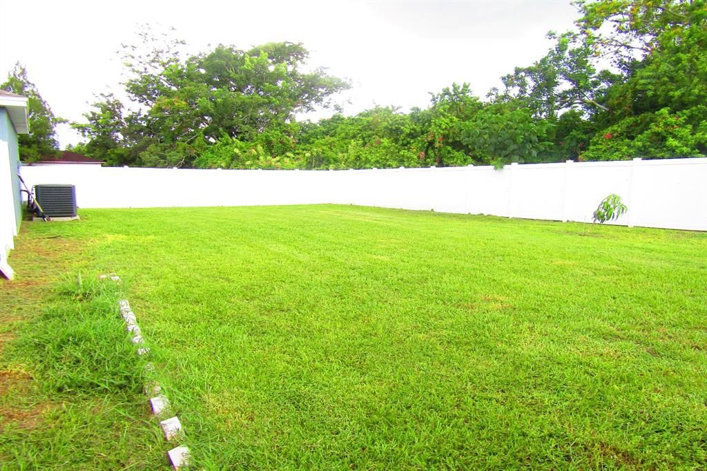 Active With Contract: $1,850 (3 beds, 2 baths, 1000 Square Feet)