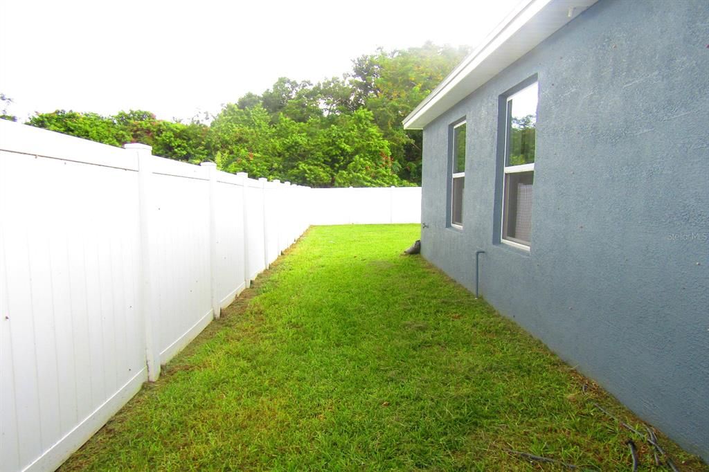 Active With Contract: $1,850 (3 beds, 2 baths, 1000 Square Feet)