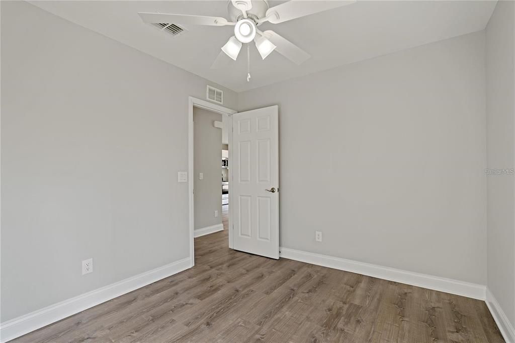 Active With Contract: $1,850 (3 beds, 2 baths, 1000 Square Feet)