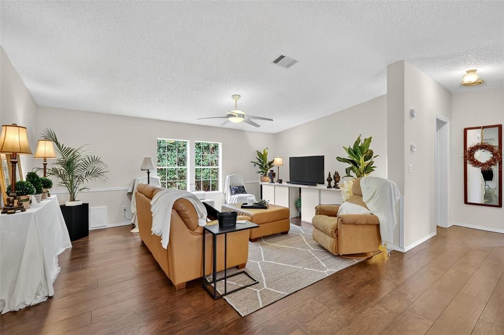 待售: $180,000 (3 贝兹, 2 浴室, 1350 平方英尺)