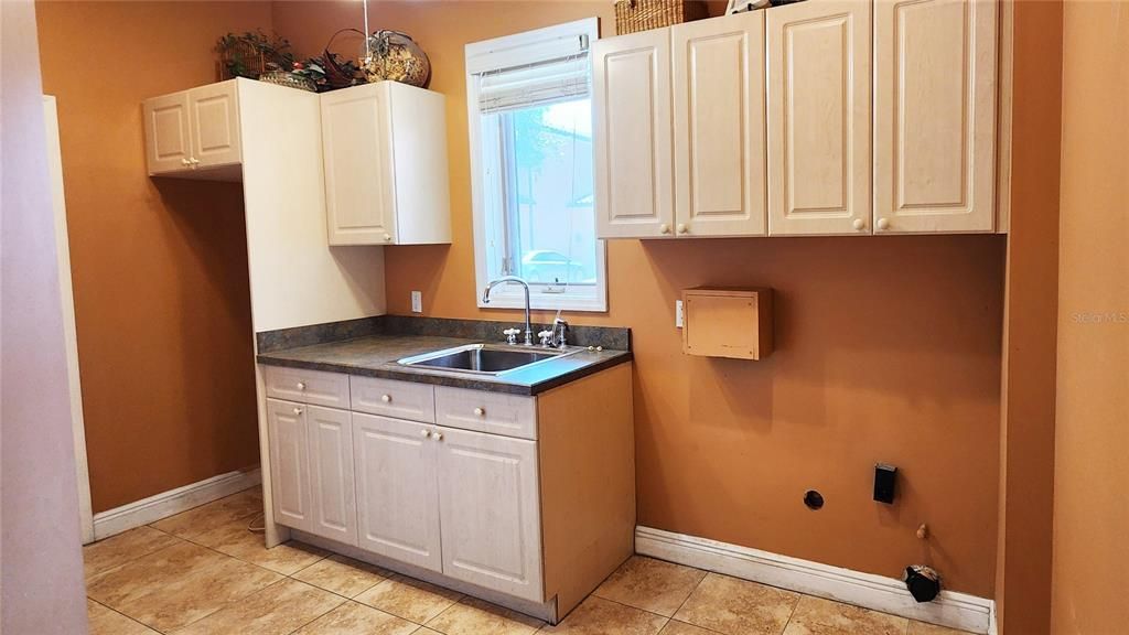 For Sale: $539,900 (4 beds, 3 baths, 2318 Square Feet)