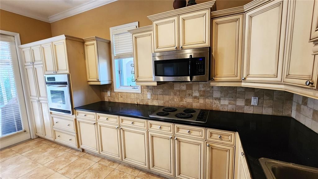 For Sale: $539,900 (4 beds, 3 baths, 2318 Square Feet)