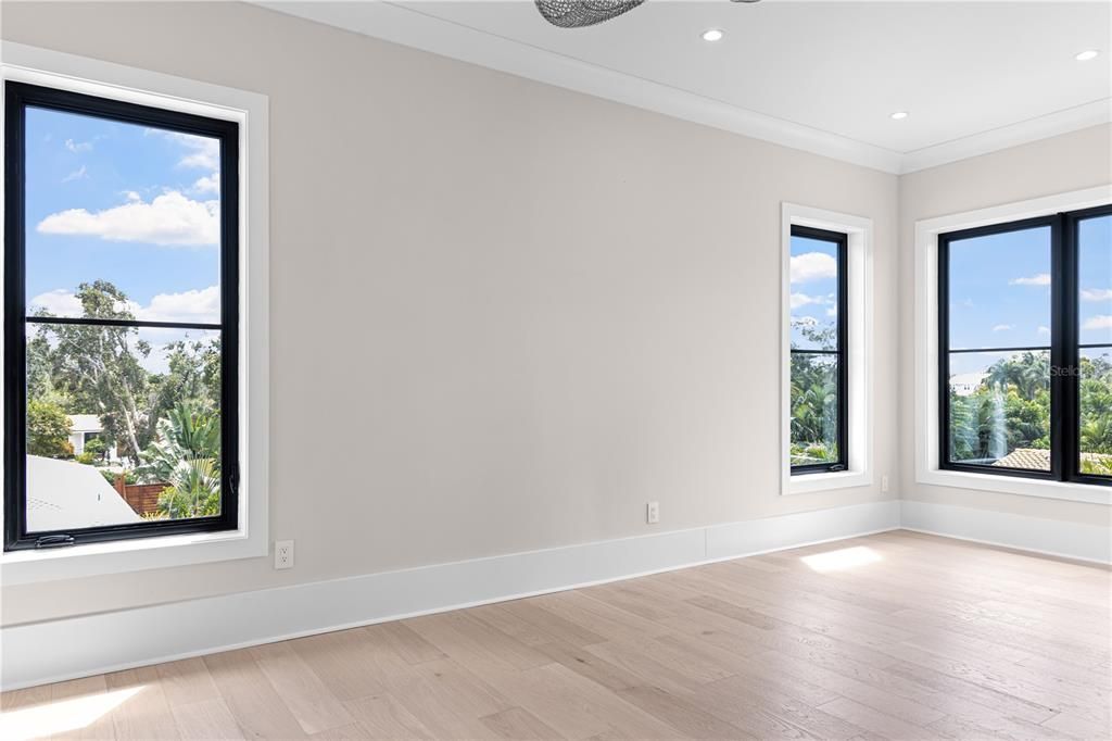 For Sale: $3,650,000 (5 beds, 6 baths, 5483 Square Feet)