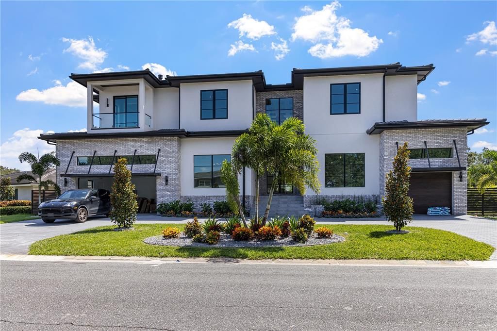 For Sale: $3,650,000 (5 beds, 6 baths, 5483 Square Feet)