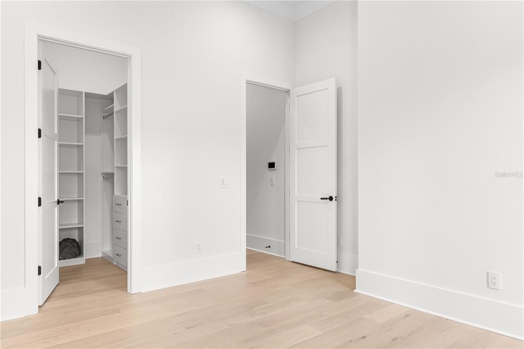 For Sale: $3,650,000 (5 beds, 6 baths, 5483 Square Feet)