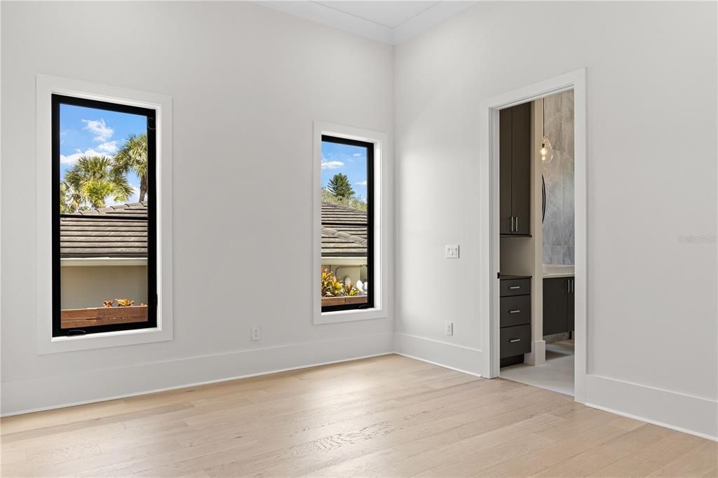 For Sale: $3,650,000 (5 beds, 6 baths, 5483 Square Feet)