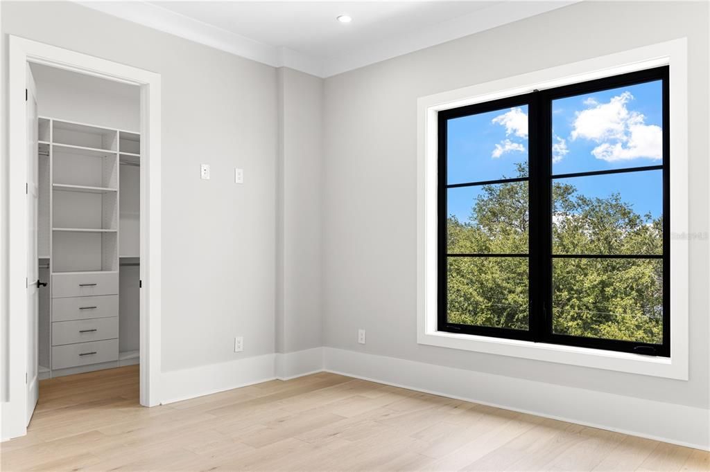 For Sale: $3,650,000 (5 beds, 6 baths, 5483 Square Feet)