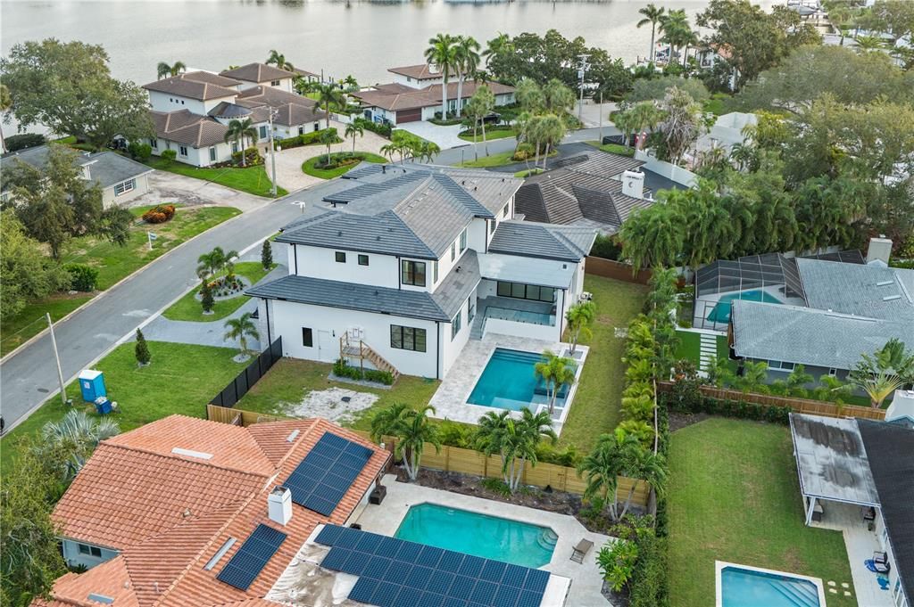 For Sale: $3,650,000 (5 beds, 6 baths, 5483 Square Feet)