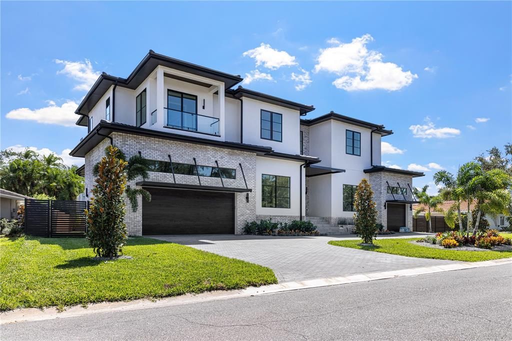 For Sale: $3,650,000 (5 beds, 6 baths, 5483 Square Feet)