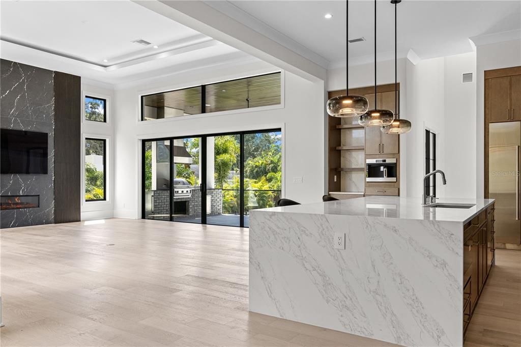 For Sale: $3,650,000 (5 beds, 6 baths, 5483 Square Feet)