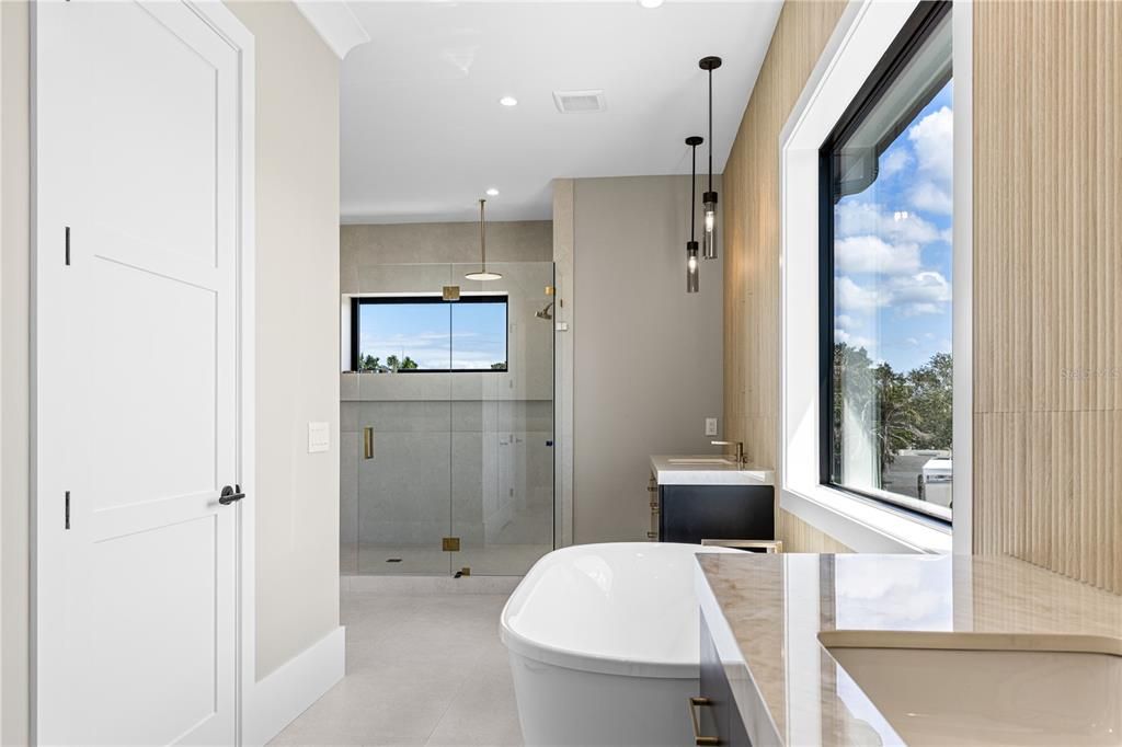 For Sale: $3,650,000 (5 beds, 6 baths, 5483 Square Feet)