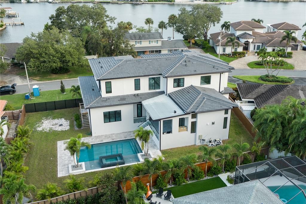 For Sale: $3,650,000 (5 beds, 6 baths, 5483 Square Feet)