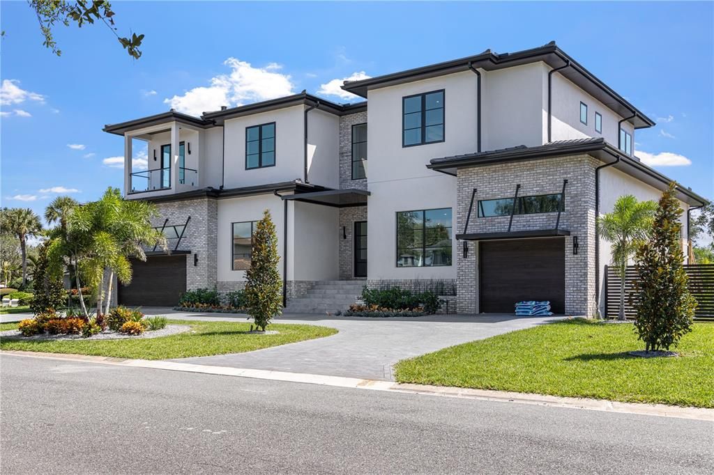 For Sale: $3,650,000 (5 beds, 6 baths, 5483 Square Feet)