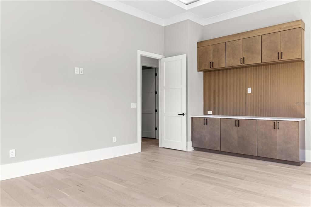 For Sale: $3,650,000 (5 beds, 6 baths, 5483 Square Feet)