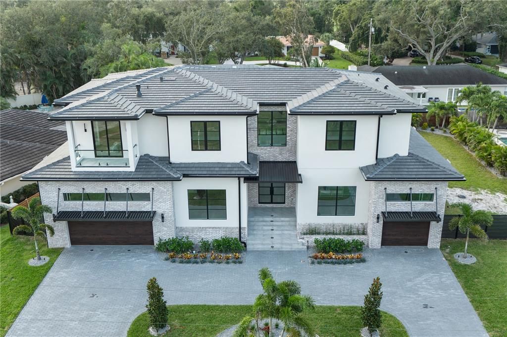 For Sale: $3,650,000 (5 beds, 6 baths, 5483 Square Feet)