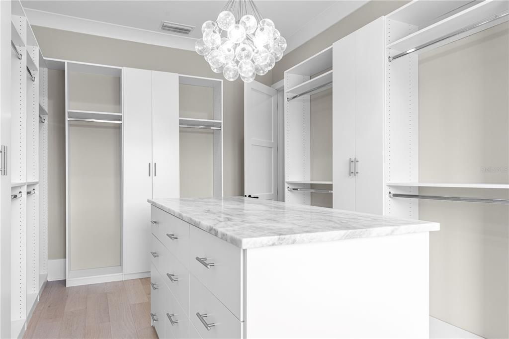 For Sale: $3,650,000 (5 beds, 6 baths, 5483 Square Feet)