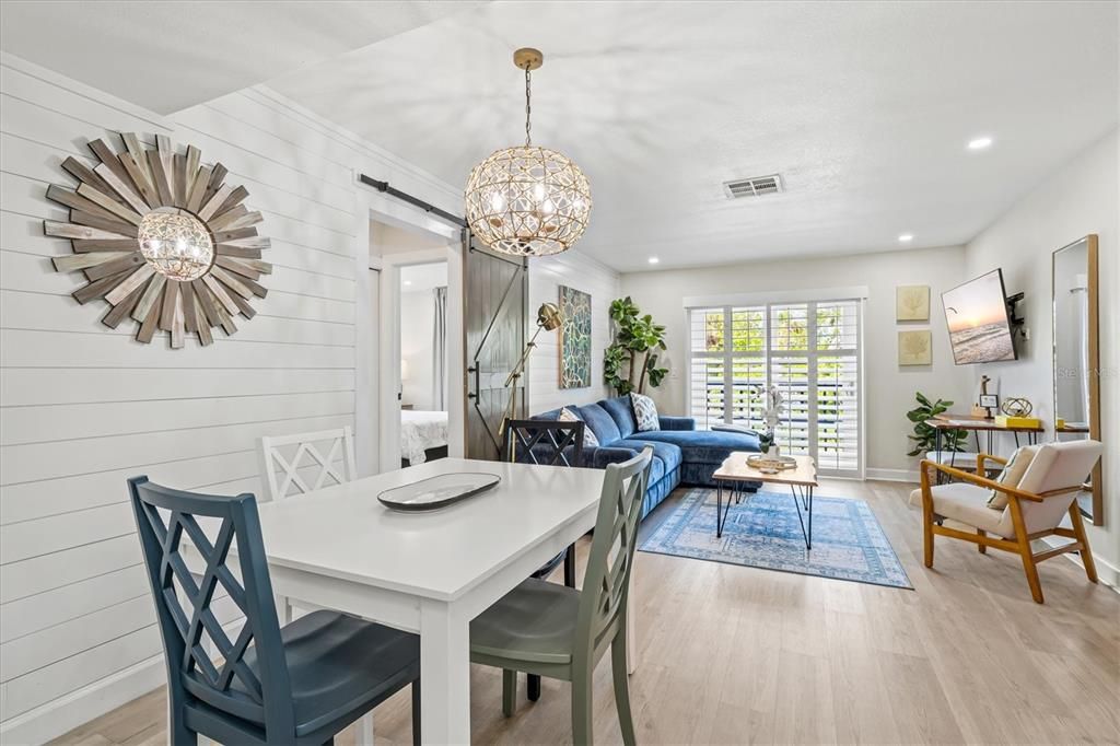 En Venta: $1,889,900 (4 camas, 4 baños, 1600 Pies cuadrados)