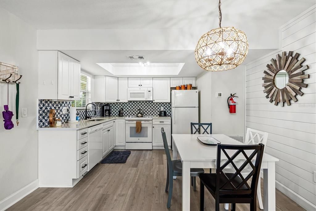 En Venta: $1,889,900 (4 camas, 4 baños, 1600 Pies cuadrados)