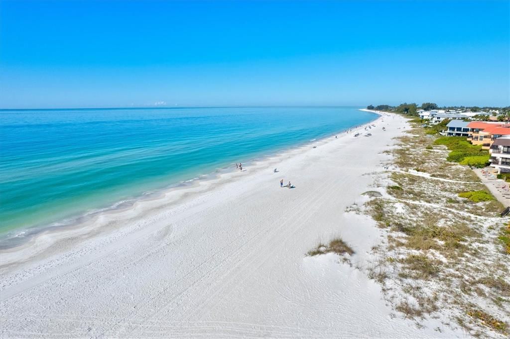 En Venta: $1,889,900 (4 camas, 4 baños, 1600 Pies cuadrados)