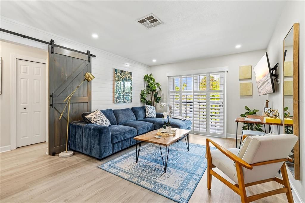 En Venta: $1,889,900 (4 camas, 4 baños, 1600 Pies cuadrados)