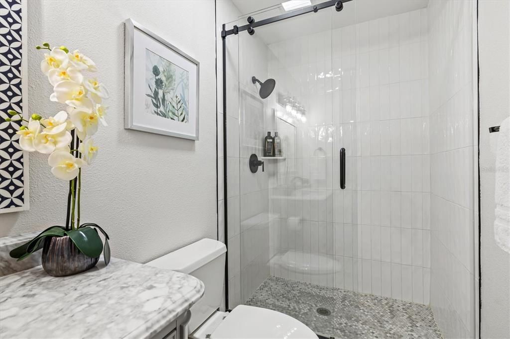 En Venta: $1,889,900 (4 camas, 4 baños, 1600 Pies cuadrados)