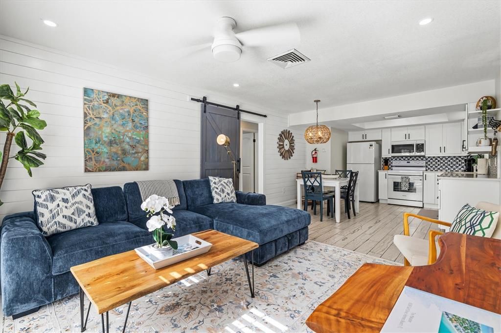 En Venta: $1,889,900 (4 camas, 4 baños, 1600 Pies cuadrados)