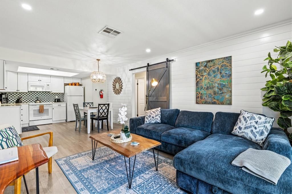 En Venta: $1,889,900 (4 camas, 4 baños, 1600 Pies cuadrados)