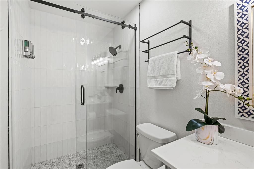 En Venta: $1,889,900 (4 camas, 4 baños, 1600 Pies cuadrados)