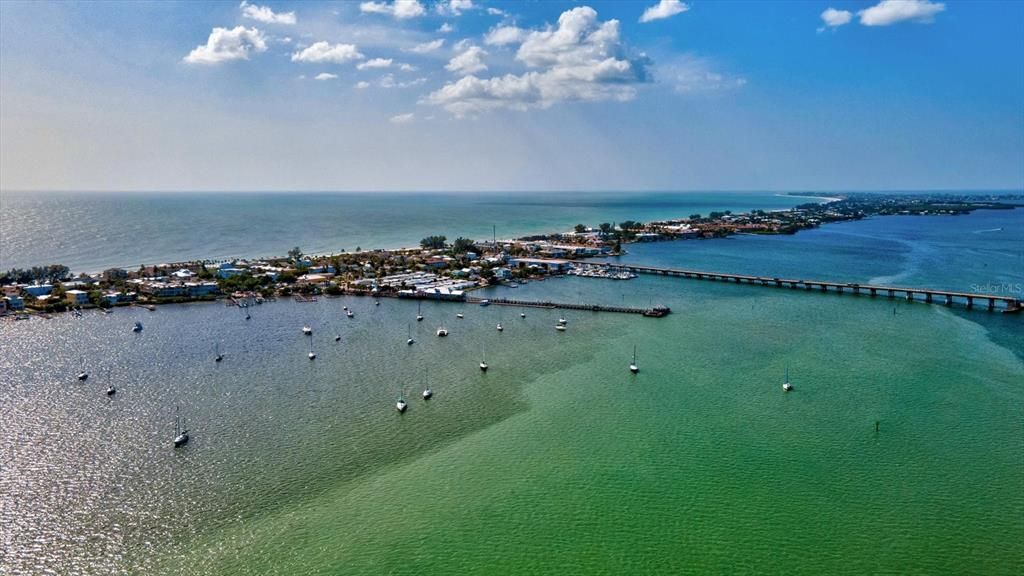 En Venta: $1,889,900 (4 camas, 4 baños, 1600 Pies cuadrados)