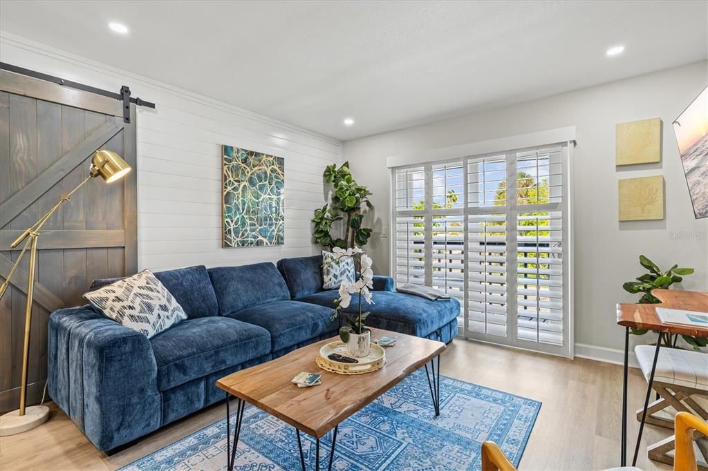 En Venta: $1,889,900 (4 camas, 4 baños, 1600 Pies cuadrados)