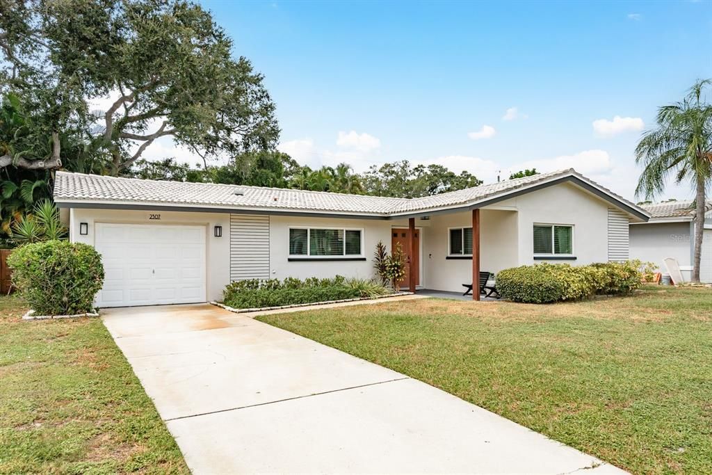 Недавно продано: $404,900 (2 спален, 2 ванн, 1233 Квадратных фут)