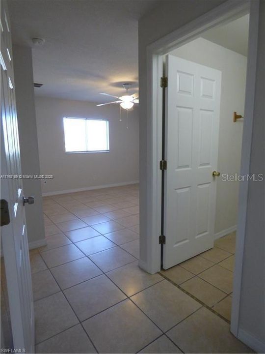 待售: $263,000 (2 贝兹, 2 浴室, 1128 平方英尺)