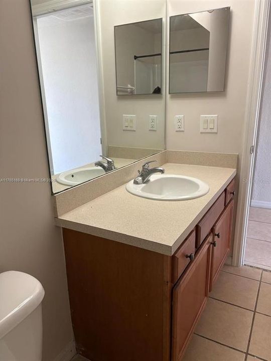 待售: $263,000 (2 贝兹, 2 浴室, 1128 平方英尺)