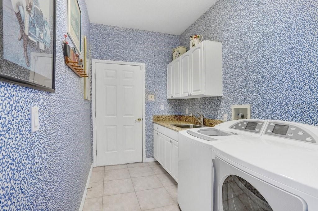 For Sale: $975,000 (4 beds, 3 baths, 2835 Square Feet)