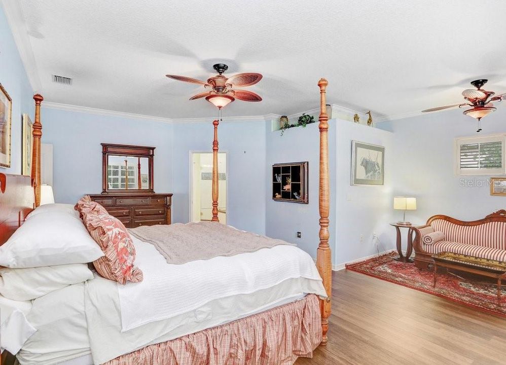 For Sale: $975,000 (4 beds, 3 baths, 2835 Square Feet)